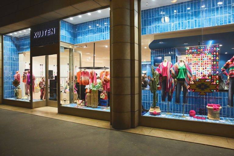 Kujten célèbre le printemps dans sa boutique parisienne