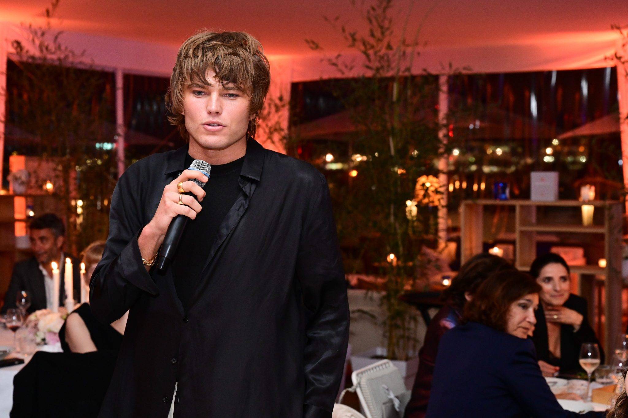  - Daphne Groeneveld et Coco Rocha à la table d’Elle et Augustinus Bader à Cannes