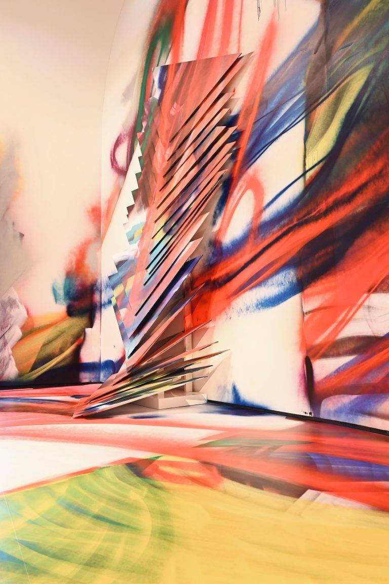 « La couleur en fugue » : Katharina Grosse investit la Fondation Louis Vuitton
