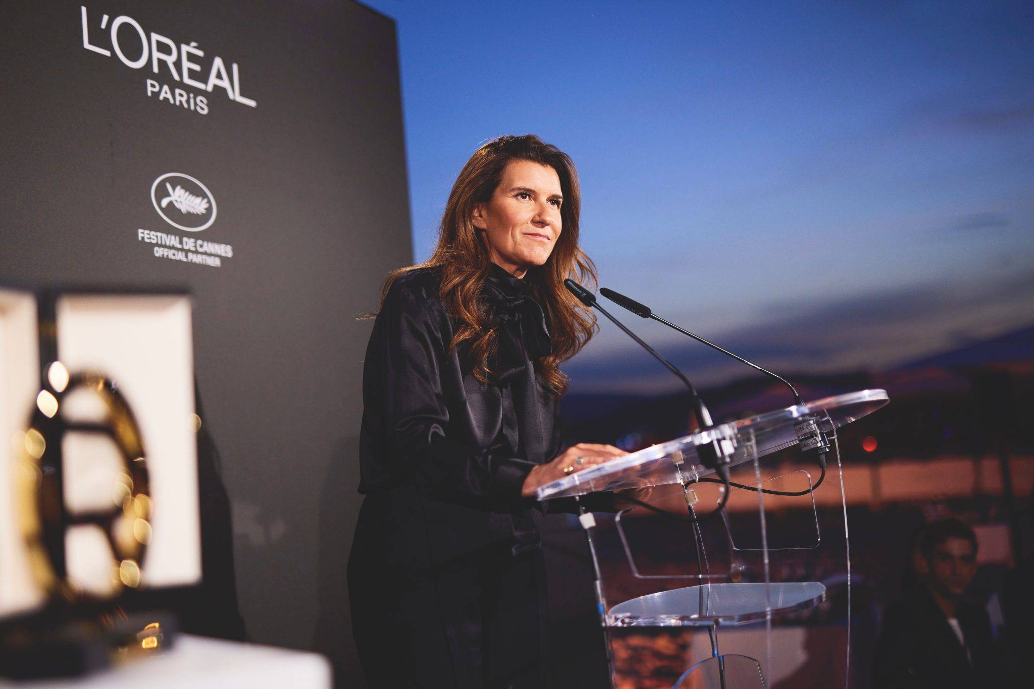  - Lights on Women: Kate Winslet and L’Oréal Paris present the Best Director Award to Mai Vu
