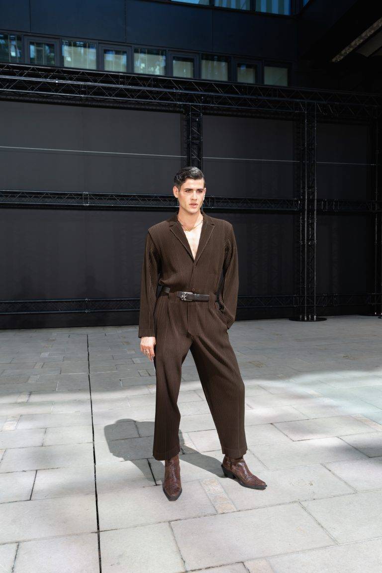  - La poésie du mouvement chez Homme Plissé Issey Miyake