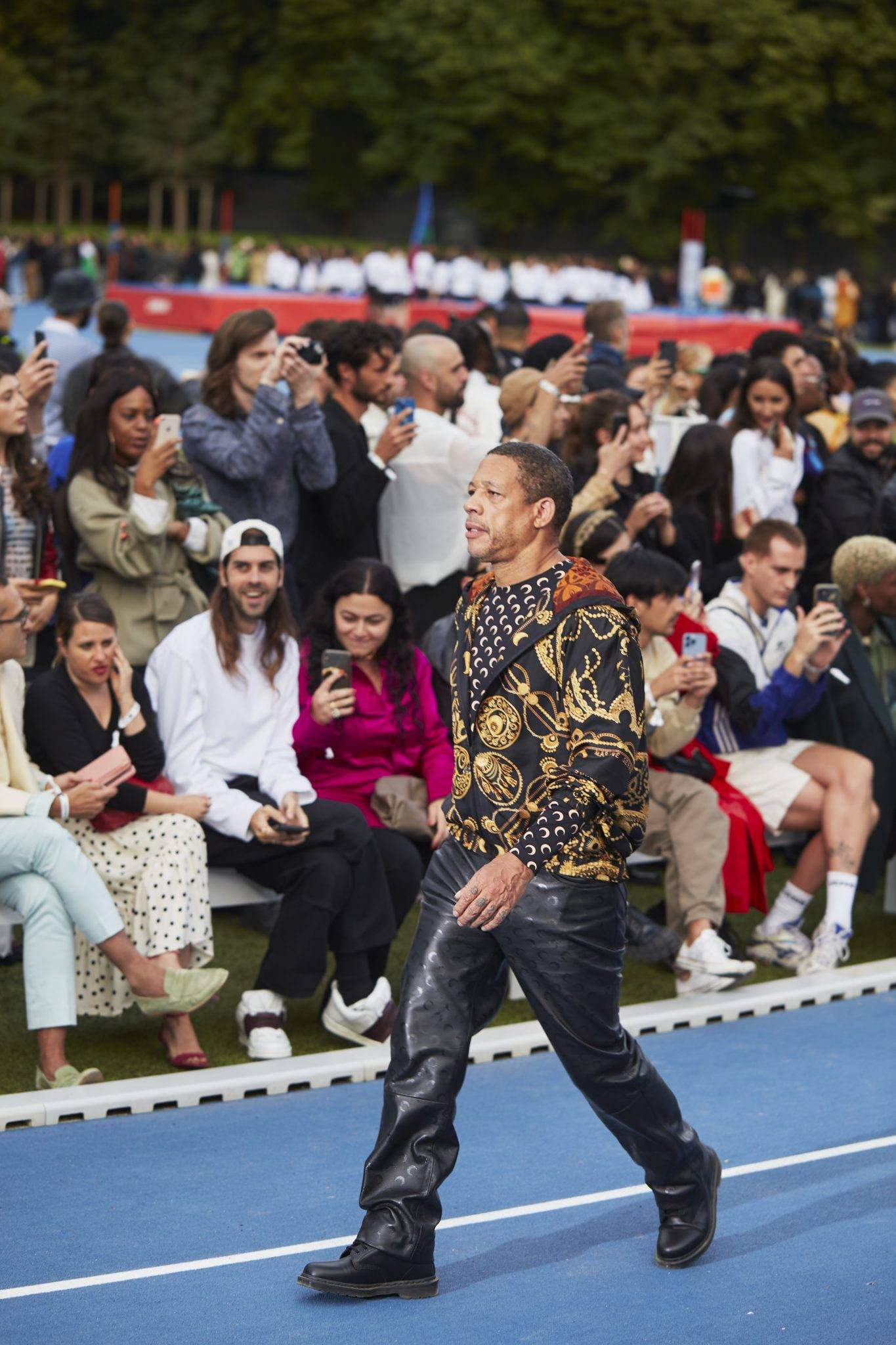  - Lourdes Léon, Jorja Smith et JoeyStarr se joignent à la parade olympique de Marine Serre