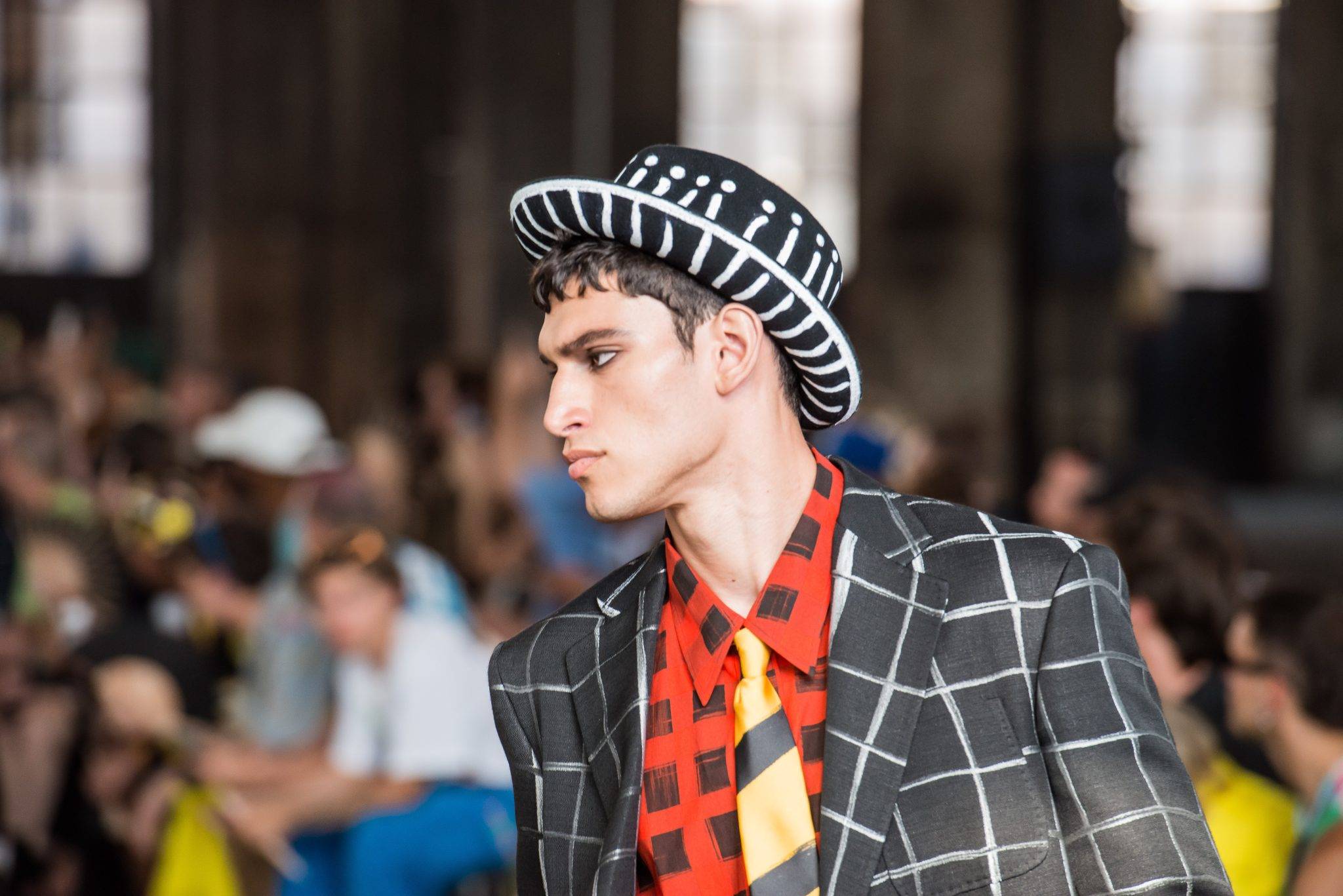  - Tony Viramontes inspire la collection printemps-été 2023 de Moschino