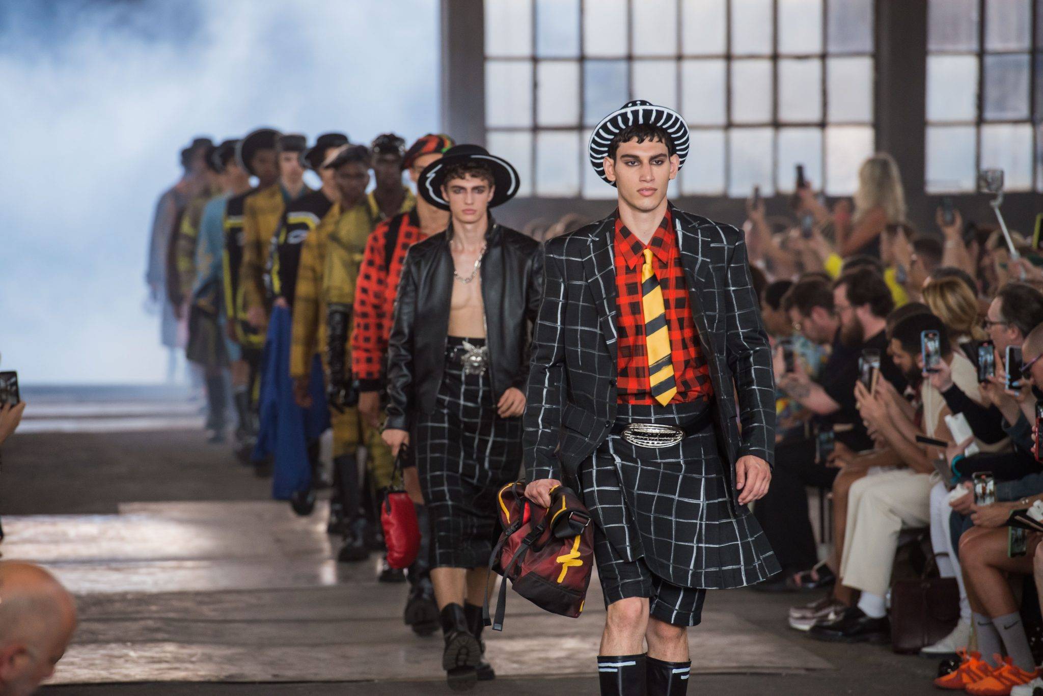  - Tony Viramontes inspire la collection printemps-été 2023 de Moschino