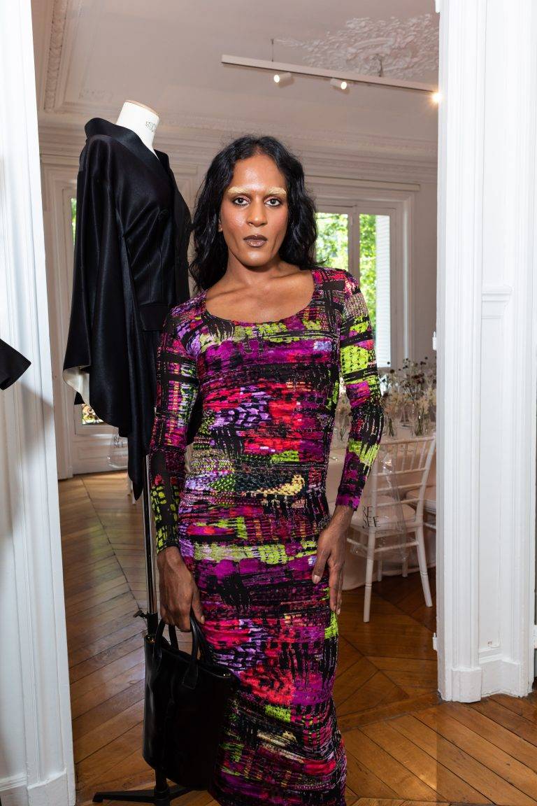  - « Behind the Seams » : Alex Fury expose pour la première fois sa collection mode chez Re-See