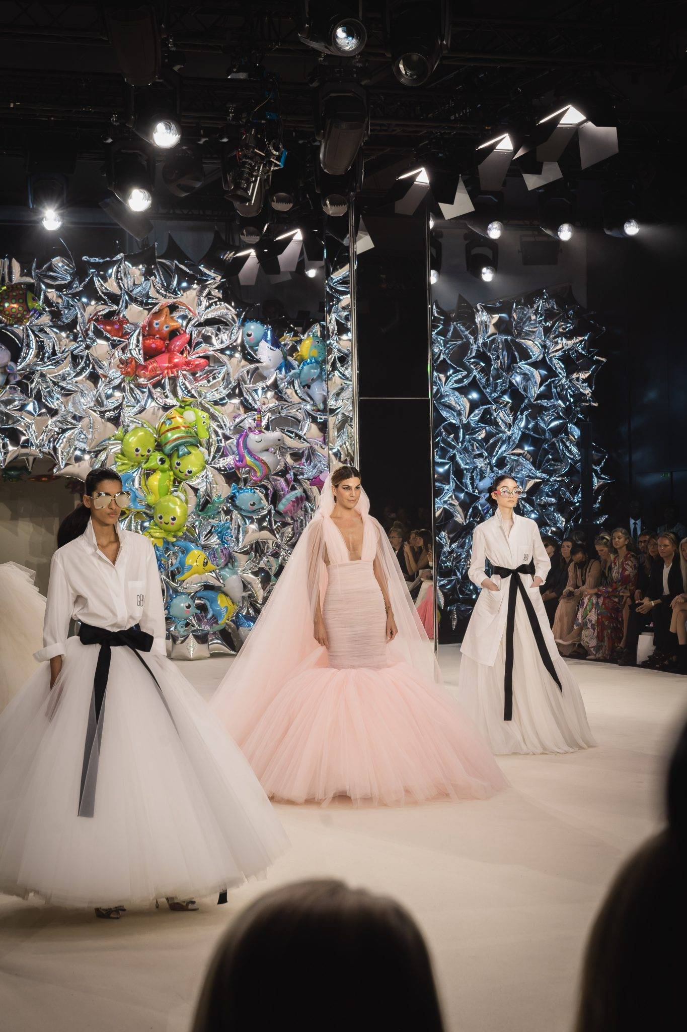  - Giambattista Valli fête ses 10 ans entouré de Robbie Williams, Olivia Palermo et Léonie Hanne