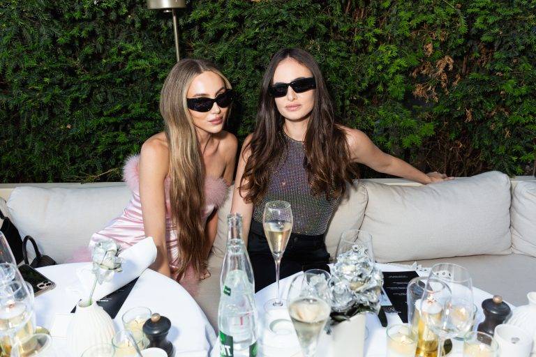  - Soleil Noir : Leslie Amon célèbre sa collection estivale