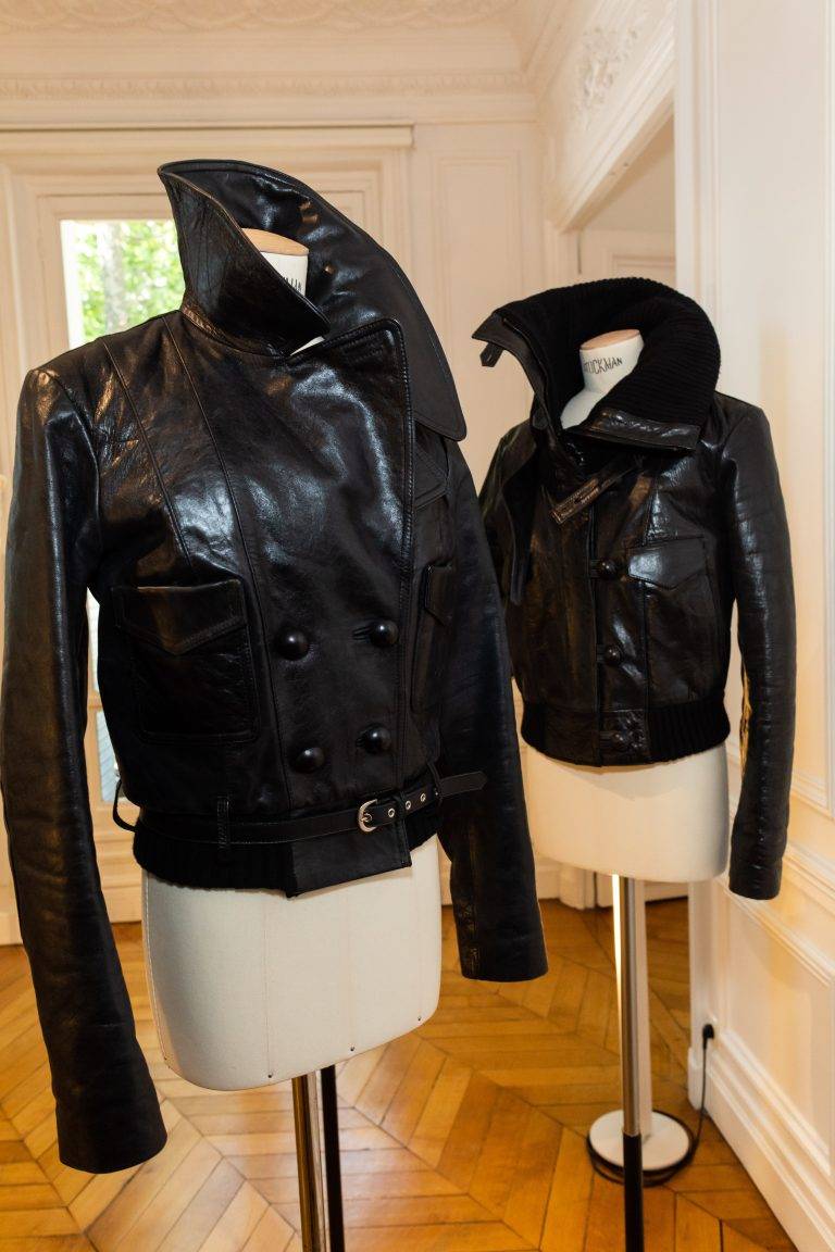 « Behind the Seams » : Alex Fury expose pour la première fois sa collection mode chez Re-See