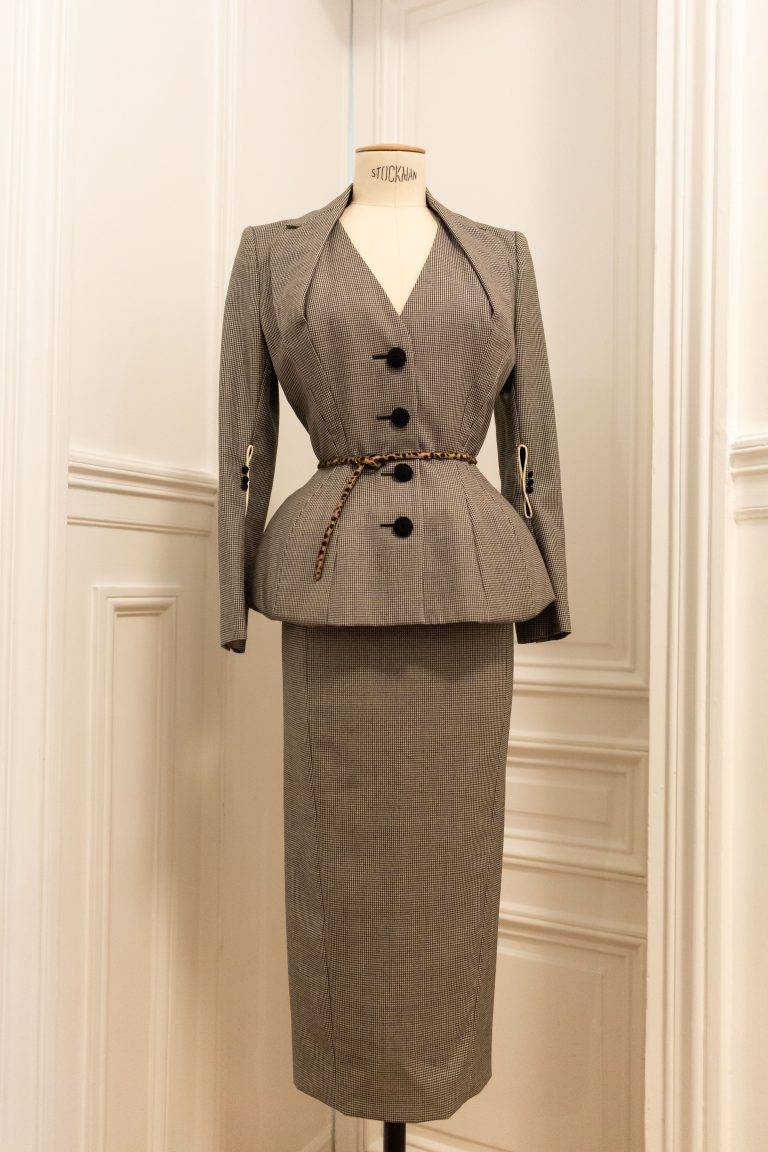 « Behind the Seams » : Alex Fury expose pour la première fois sa collection mode chez Re-See