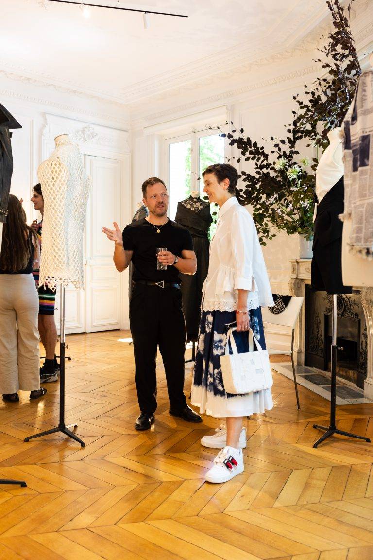  - « Behind the Seams » : Alex Fury expose pour la première fois sa collection mode chez Re-See