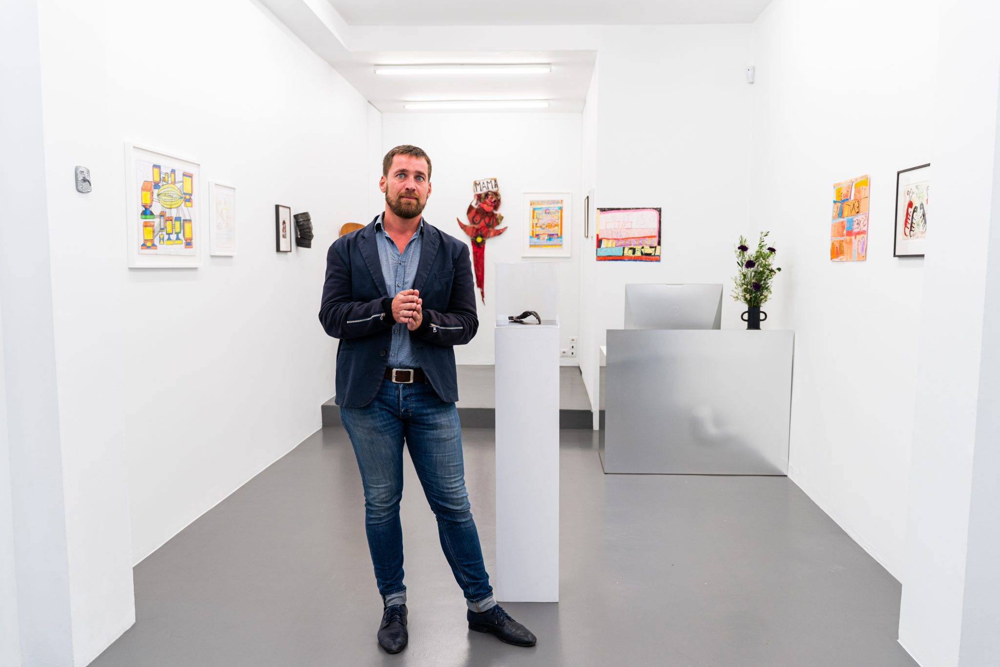  - Christian Berst introduces James Edward Deeds’ melancholic work.