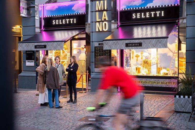 Seletti e Codalunga presentano la nuova linea MILANO-LIMONA