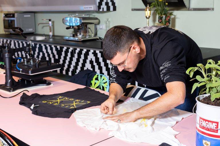 Seletti e Codalunga presentano la nuova linea MILANO-LIMONA