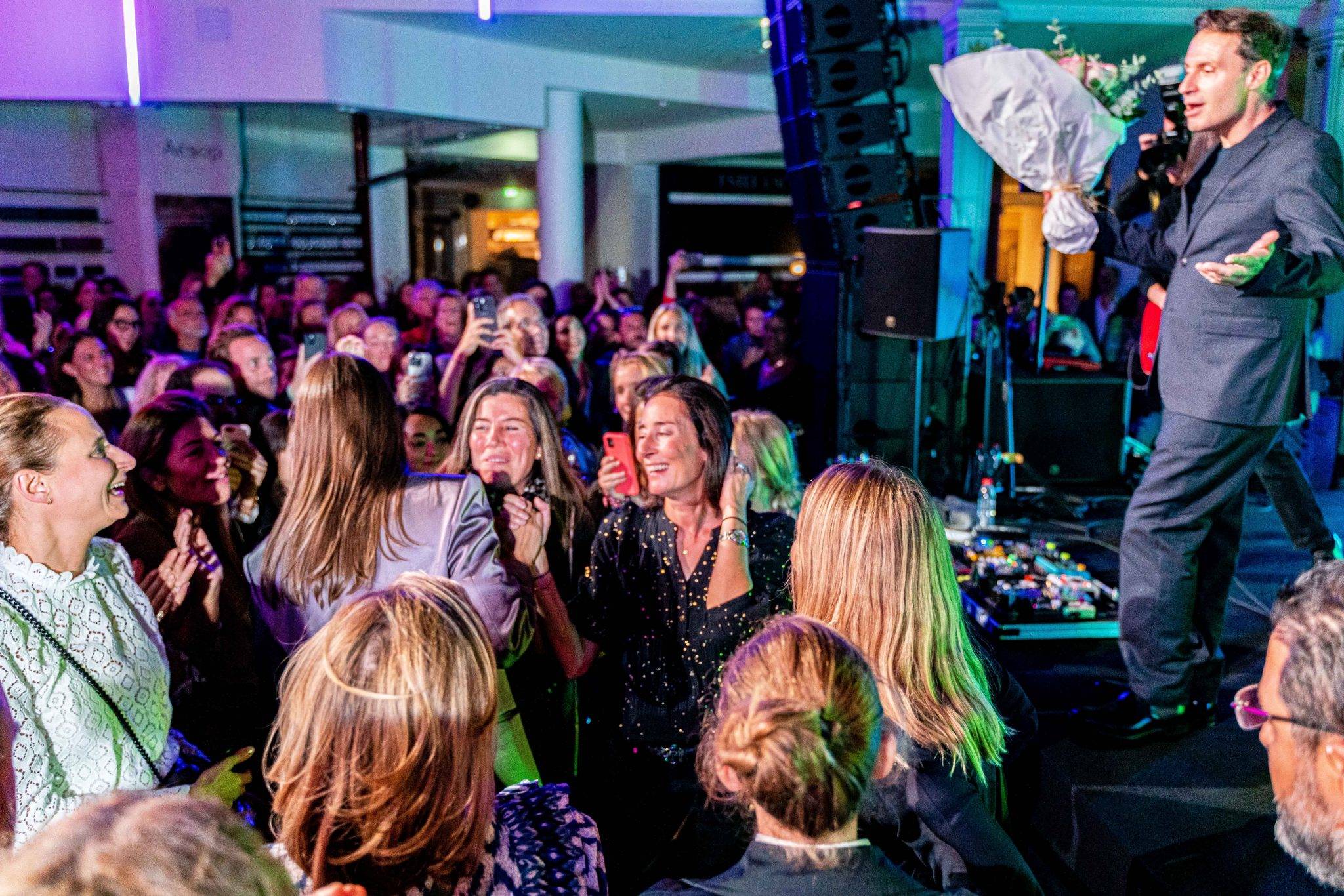  - Clara Luciani enflamme le Bon Marché pour les 10 ans de Kure Bazaar