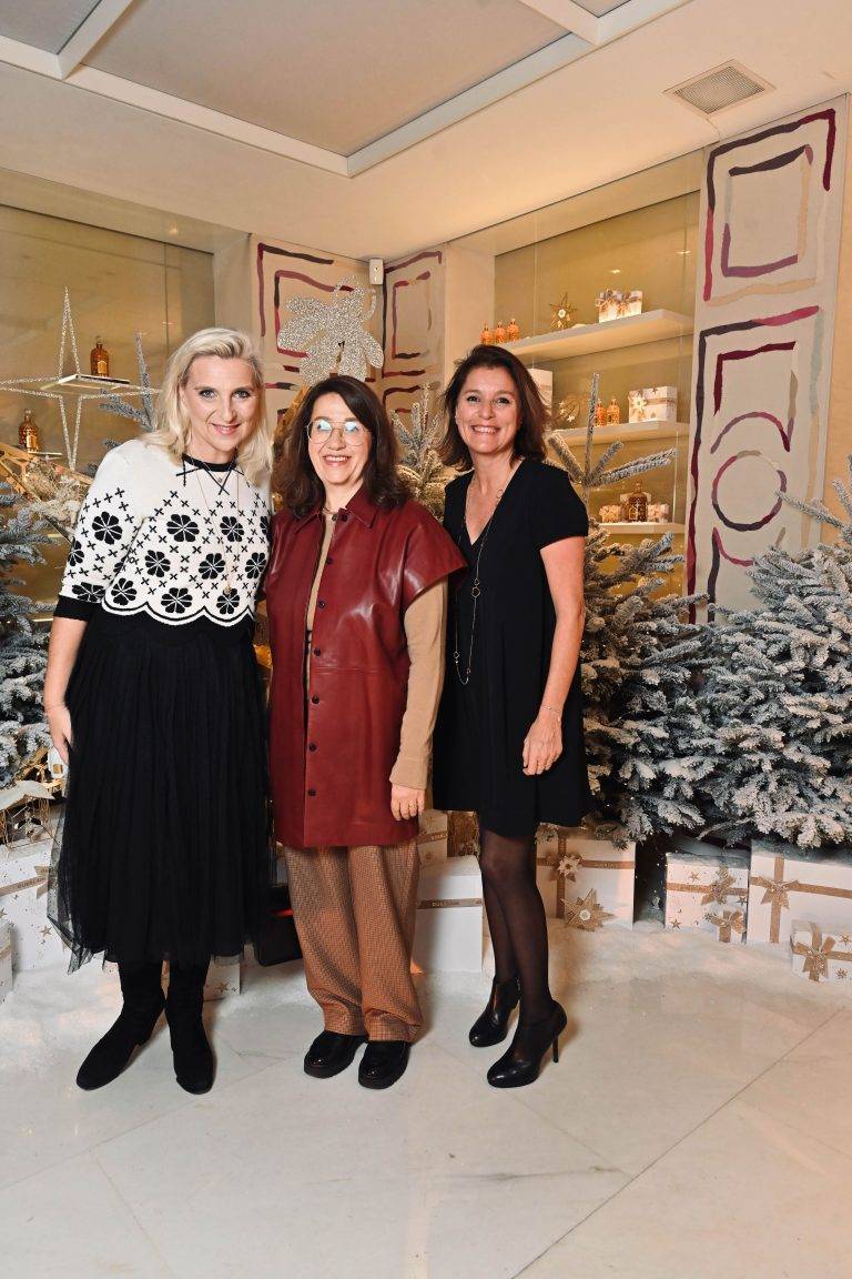  - La maison Guerlain fait danser Noël aux Champs Elysées