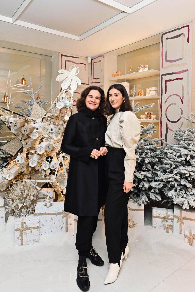  - La maison Guerlain fait danser Noël aux Champs Elysées