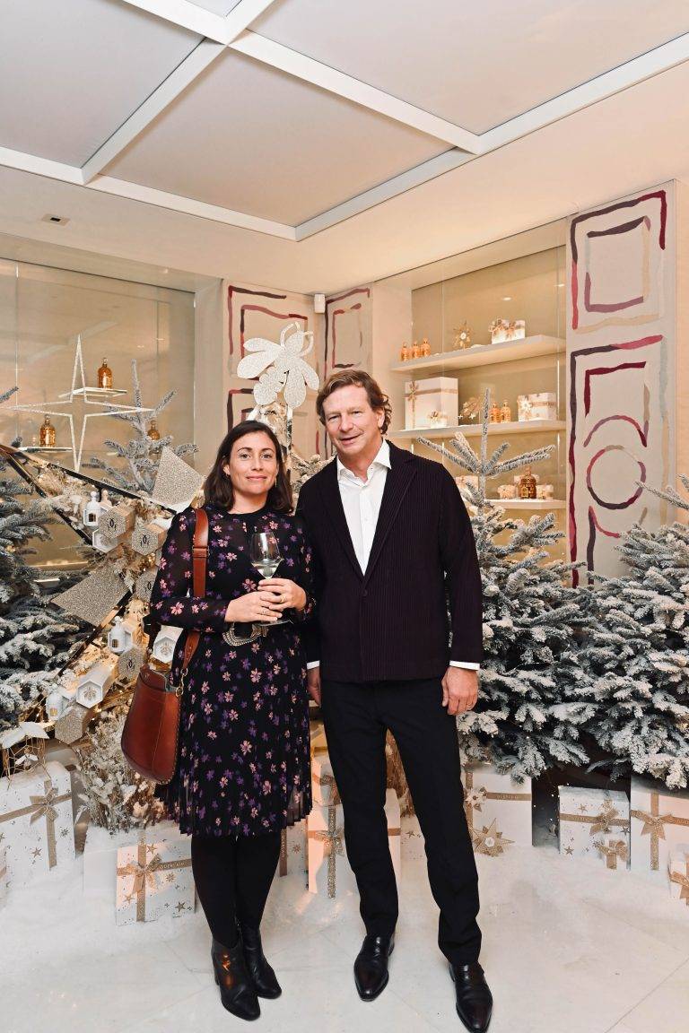  - La maison Guerlain fait danser Noël aux Champs Elysées