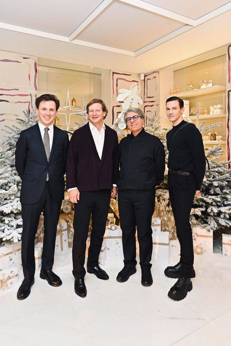  - La maison Guerlain fait danser Noël aux Champs Elysées