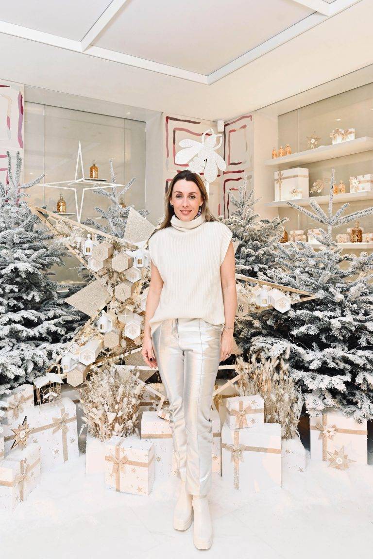  - La maison Guerlain fait danser Noël aux Champs Elysées