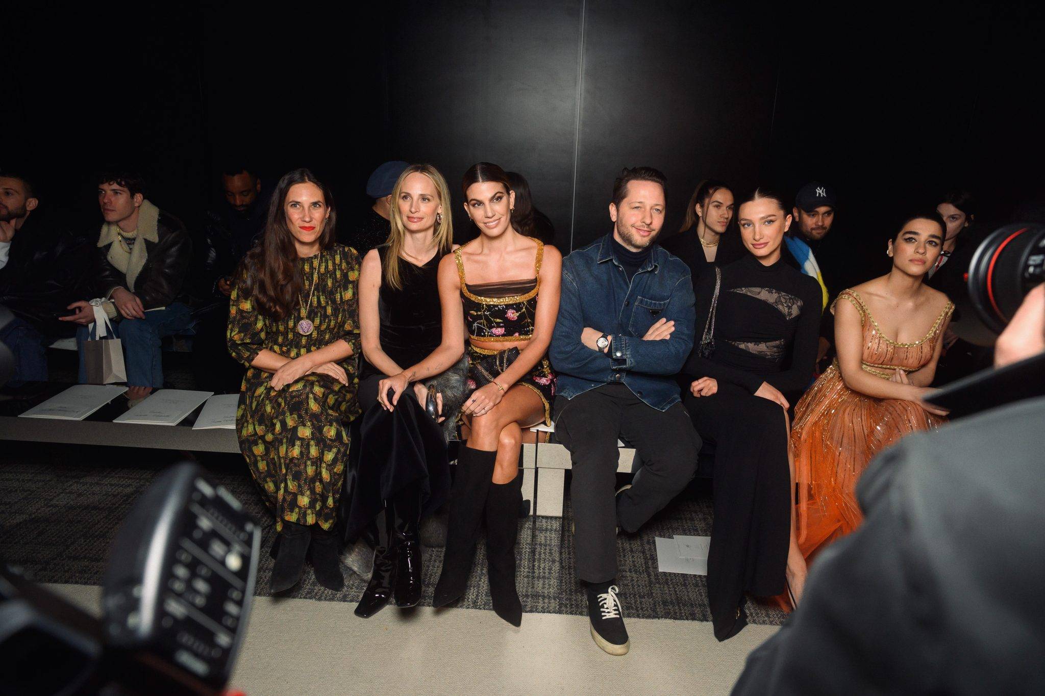  - Les volutes de Giambattista Valli virevoltent Place Vendôme