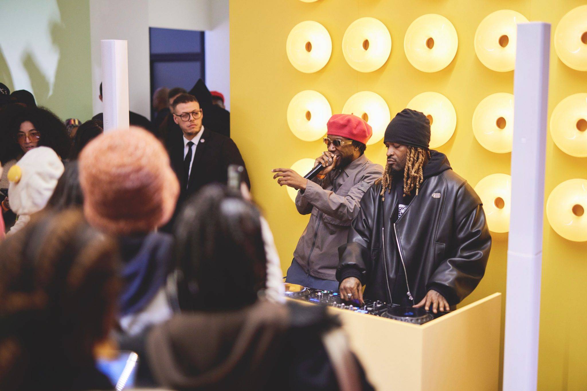  - L’approche minimaliste et poétique de Sabine Marcelis s’invite chez IKEA avec la collection VARMBLIXT