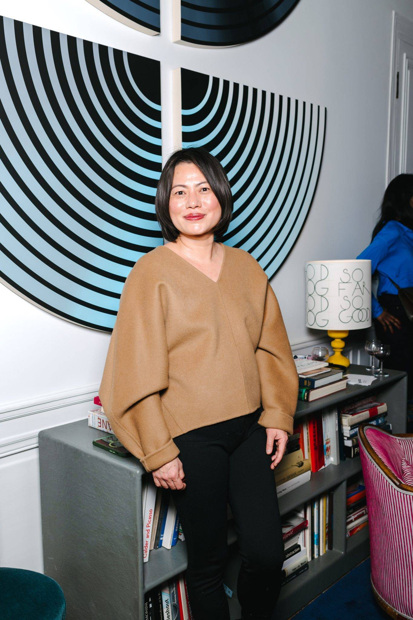  - Romain Torri choisit l’intimité de son appartement versaillais pour présenter Les Années Sauvages avec Artus de Lavilléon et Natasha Andrews