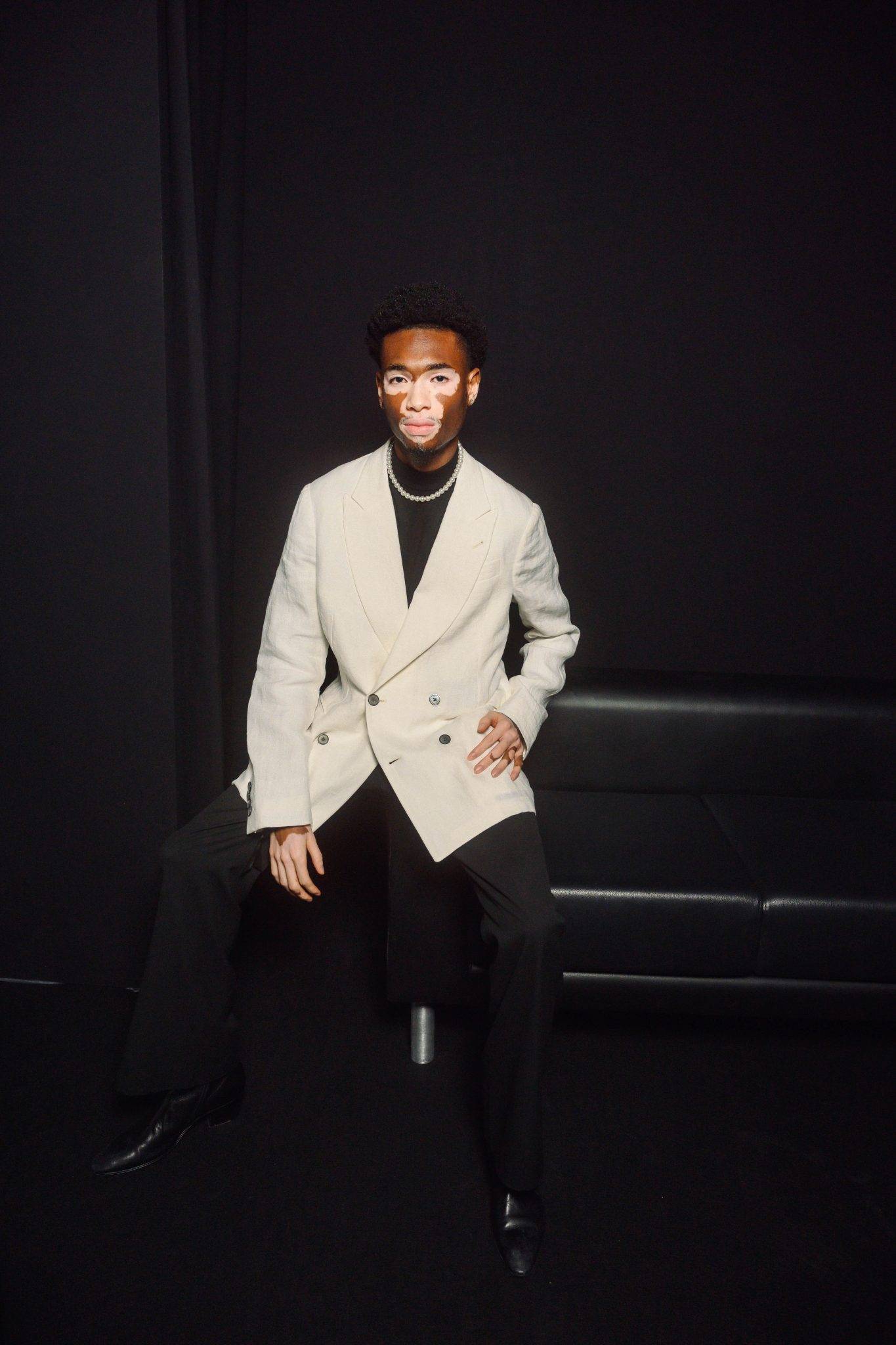  - Givenchy présente Gentleman Society