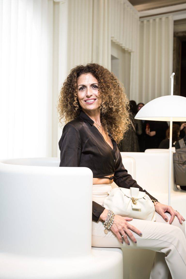  - Elle Decor firma una mostra omaggio a sua maestà la luce