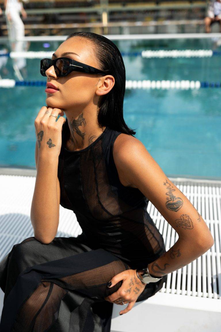  - La douceur estivale du défilé Koché sur les bords de Seine