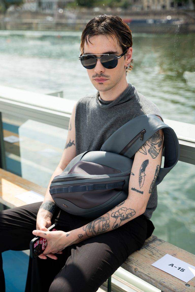  - La douceur estivale du défilé Koché sur les bords de Seine