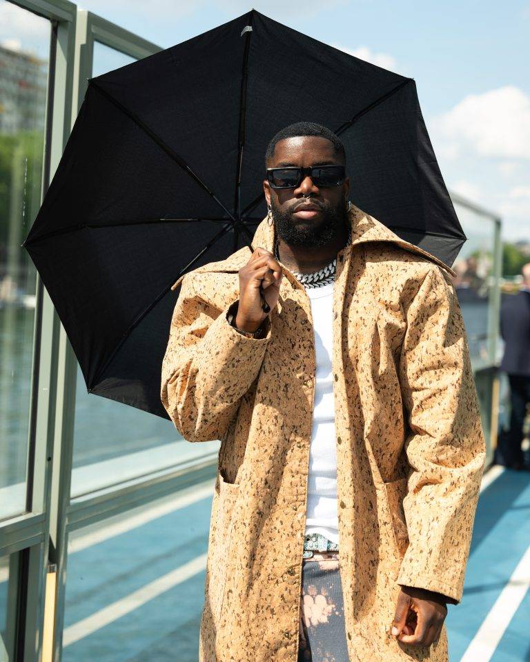  - La douceur estivale du défilé Koché sur les bords de Seine