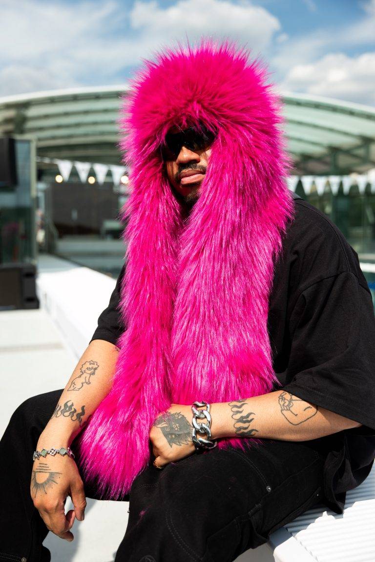 La douceur estivale du défilé Koché sur les bords de Seine