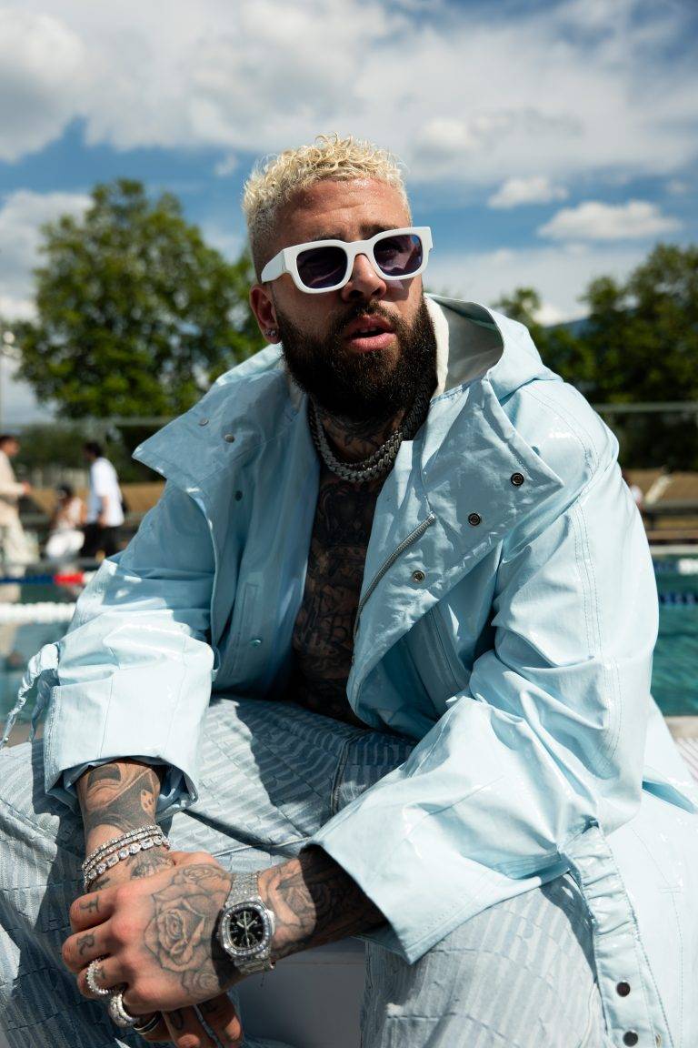 La douceur estivale du défilé Koché sur les bords de Seine