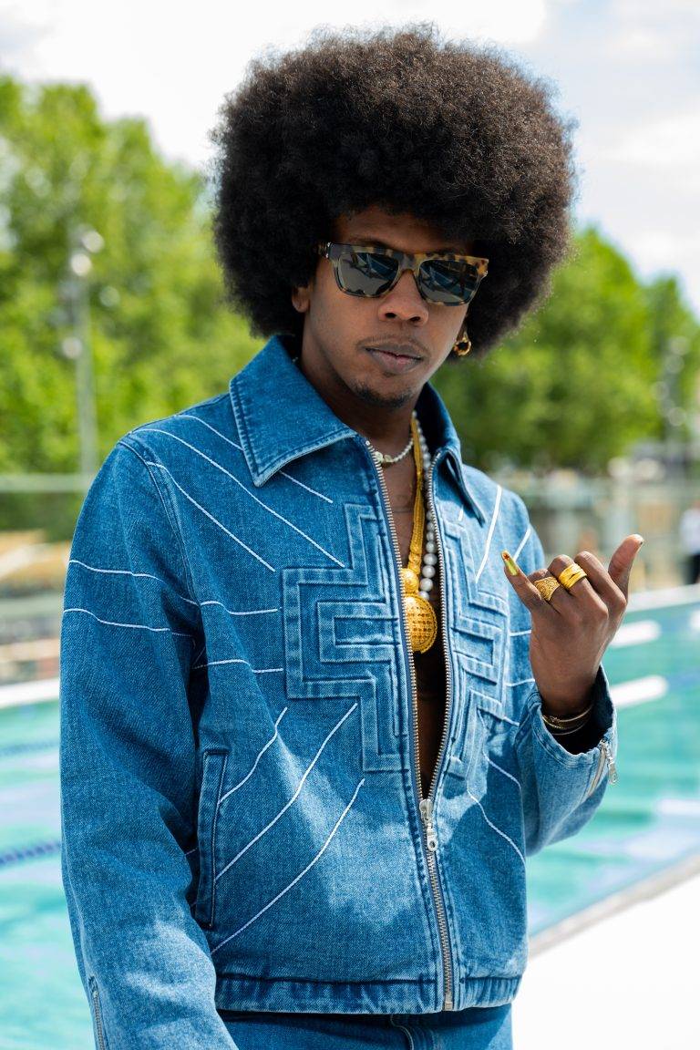  - La douceur estivale du défilé Koché sur les bords de Seine