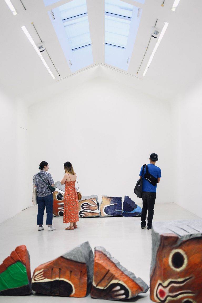 La galerie Perrotin dévoile les expositions d’Izumi Kato et Xavier Veilhan