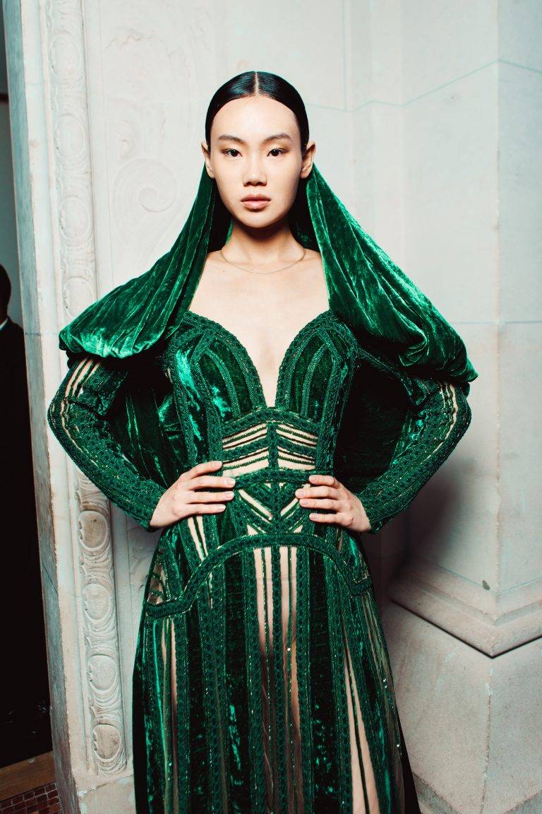 Elie Saab investit le Musée des Arts Décoratifs avec le glamour d’antan