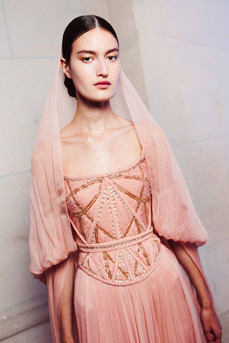  - Elie Saab investit le Musée des Arts Décoratifs avec le glamour d’antan