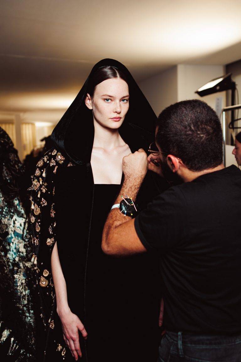 Elie Saab investit le Musée des Arts Décoratifs avec le glamour d’antan