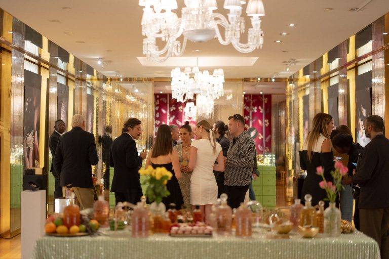 La nouvelle et précieuse collaboration entre Guerlain et Begüm Khan