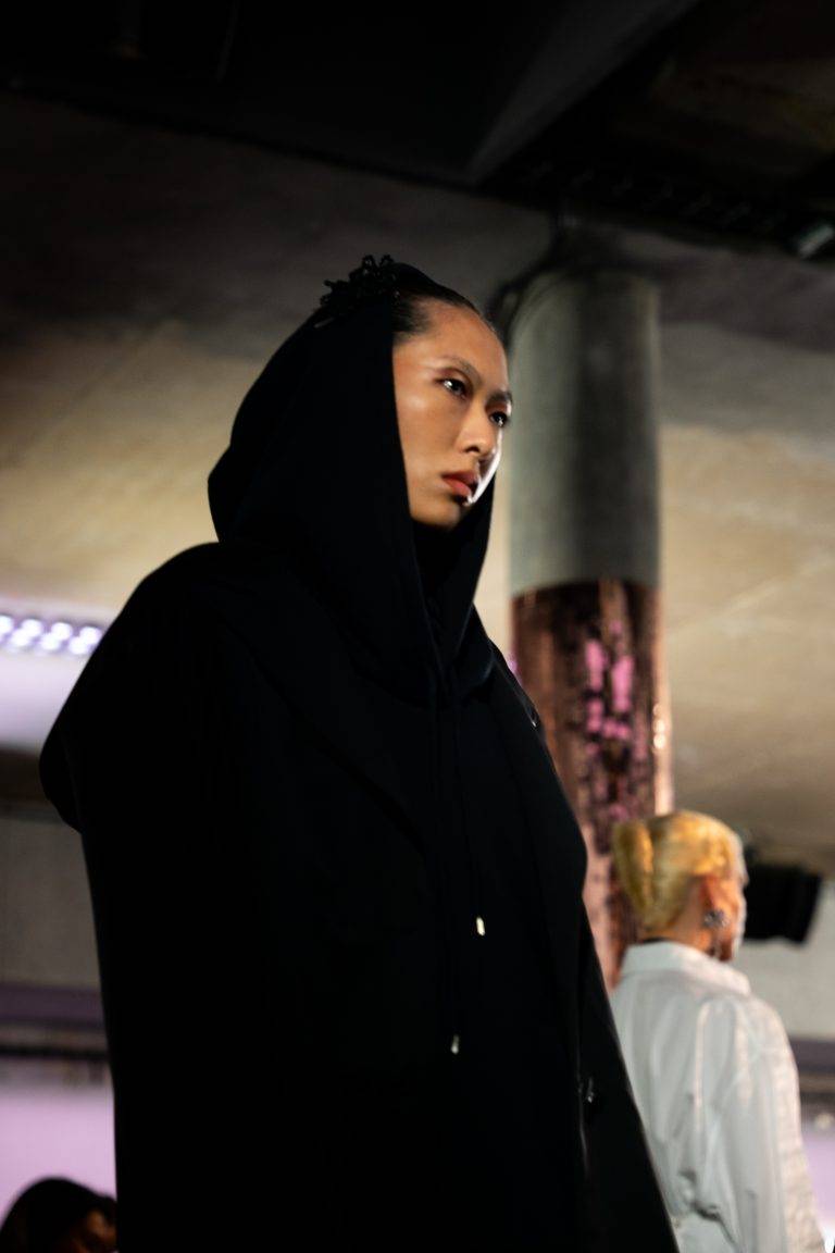 Weinsanto inaugure la Fashion Week parisienne avec fougue