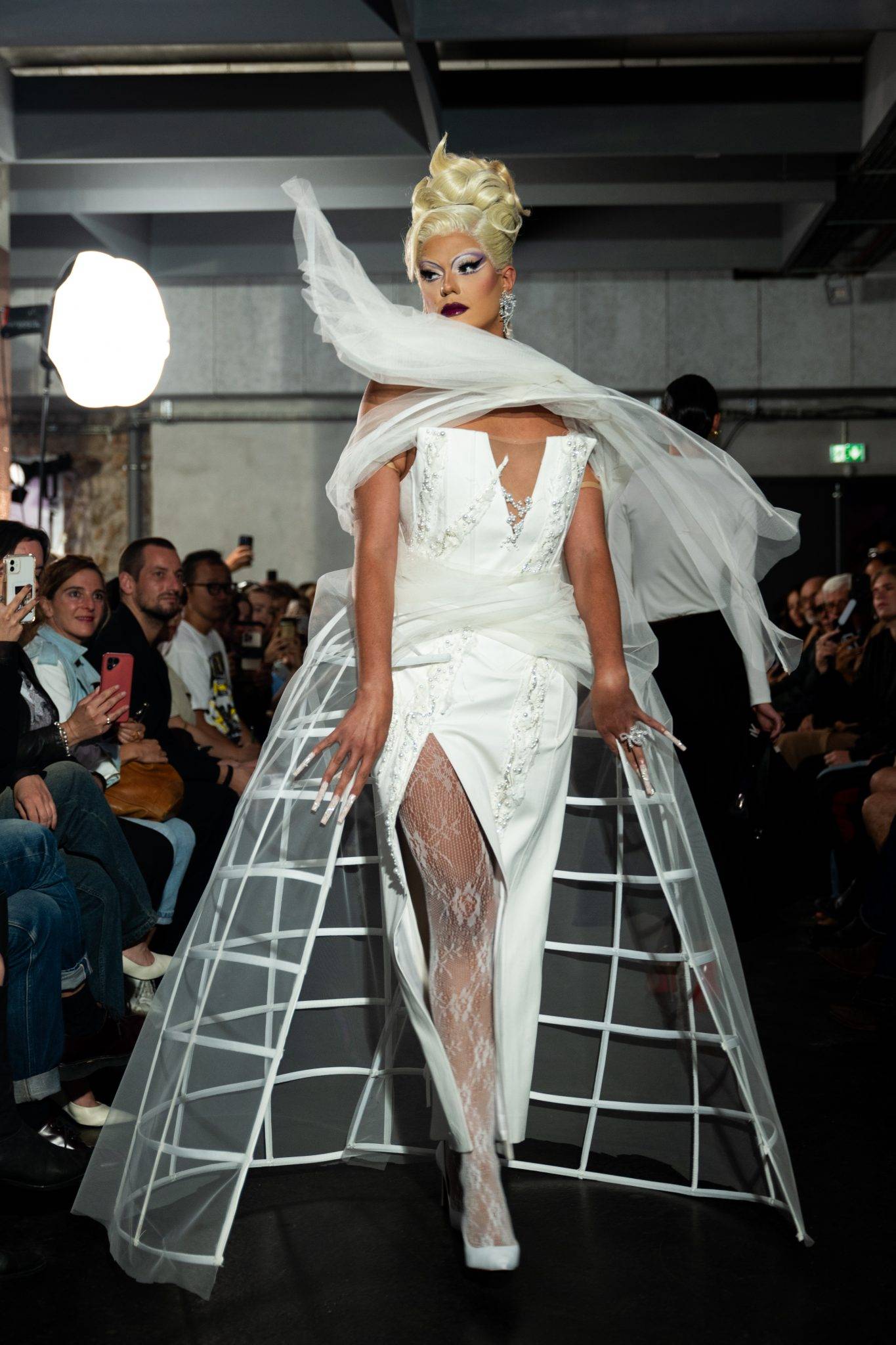  - Weinsanto inaugure la Fashion Week parisienne avec fougue