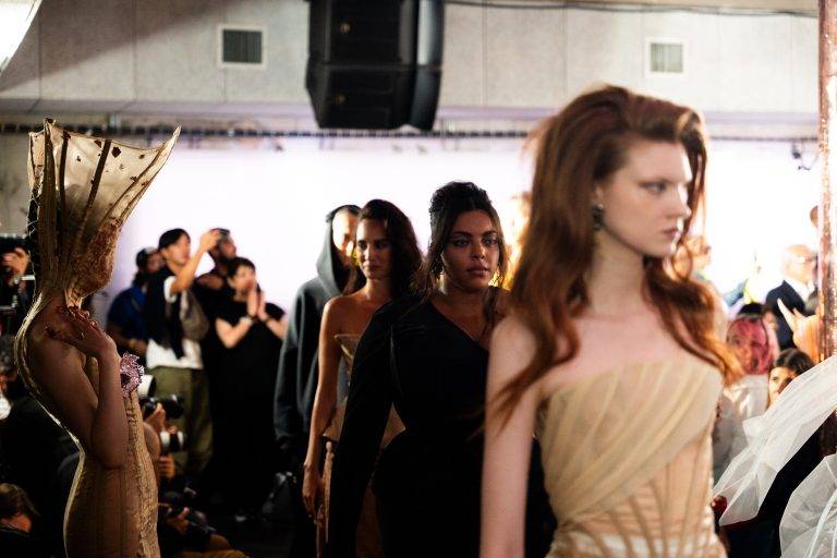 Weinsanto inaugure la Fashion Week parisienne avec fougue