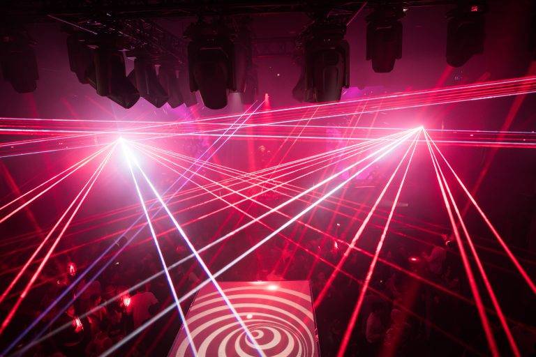 Le rouge Stiletto de Louboutin est sur toutes les lèvres