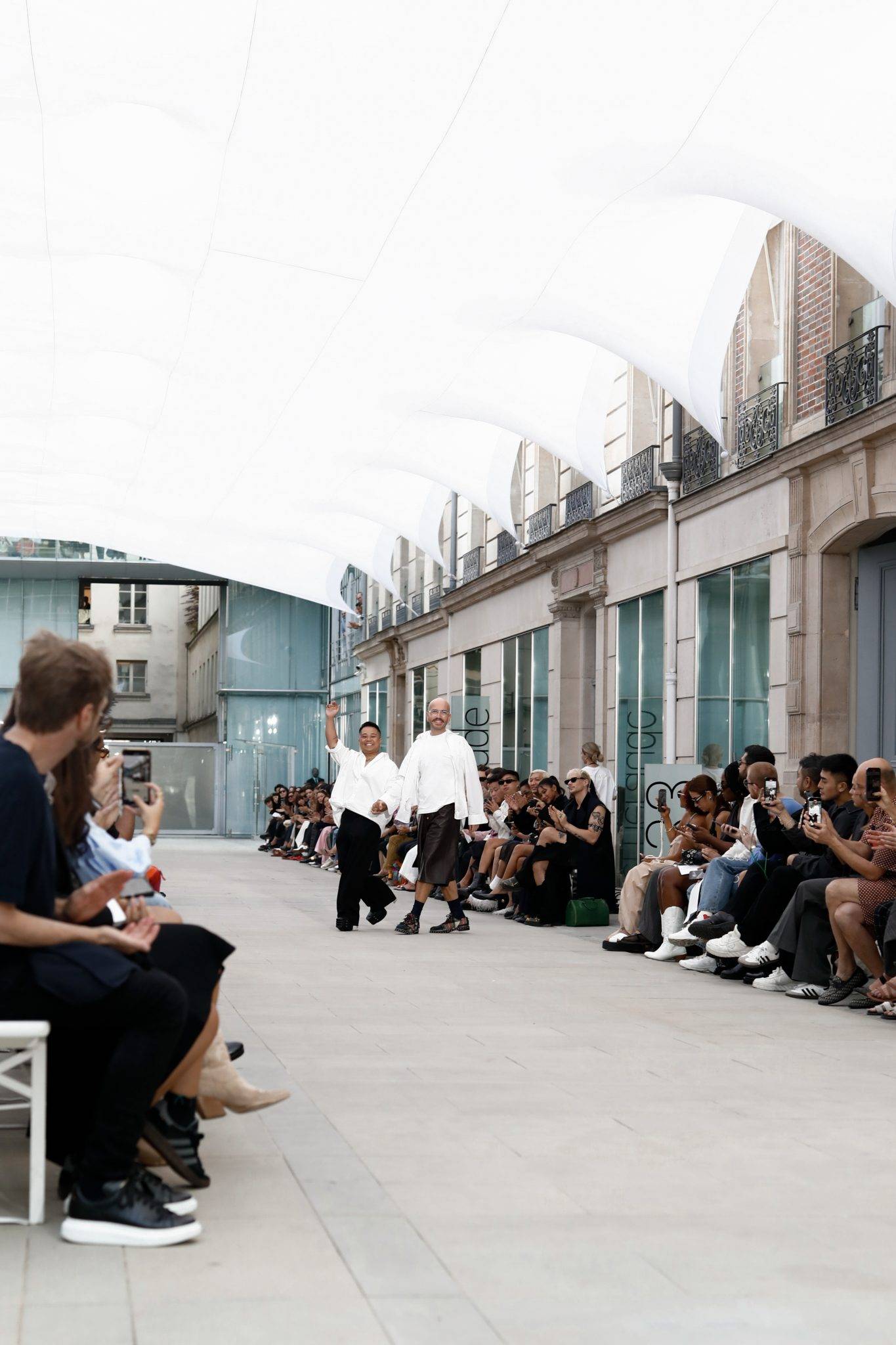  - AZ Factory fait vibrer l’héritage d’Alber Elbaz