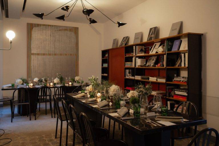 Fondation Alaïa x Orveda, quand l’excellence de la mode rencontre l’innovation beauté