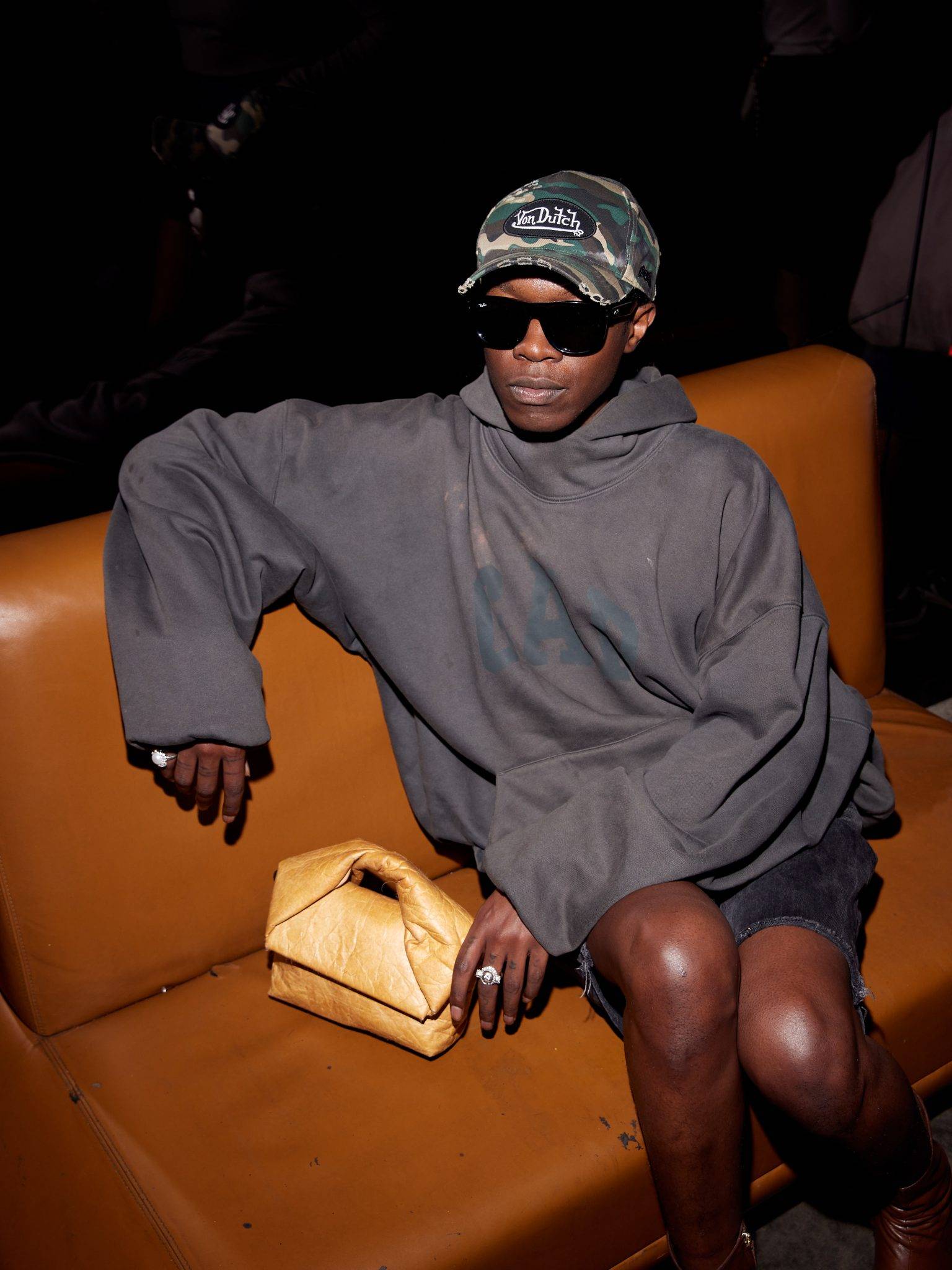  - Izzy Du débarque dans la capitale de la mode