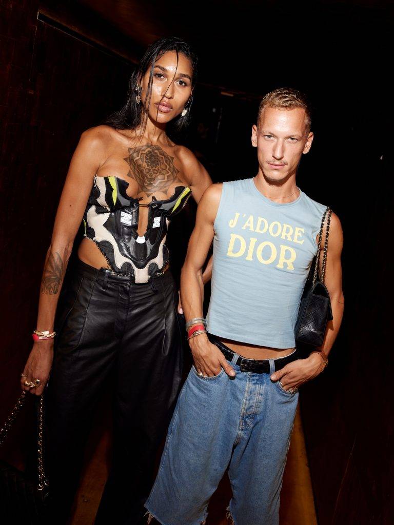  - Izzy Du débarque dans la capitale de la mode