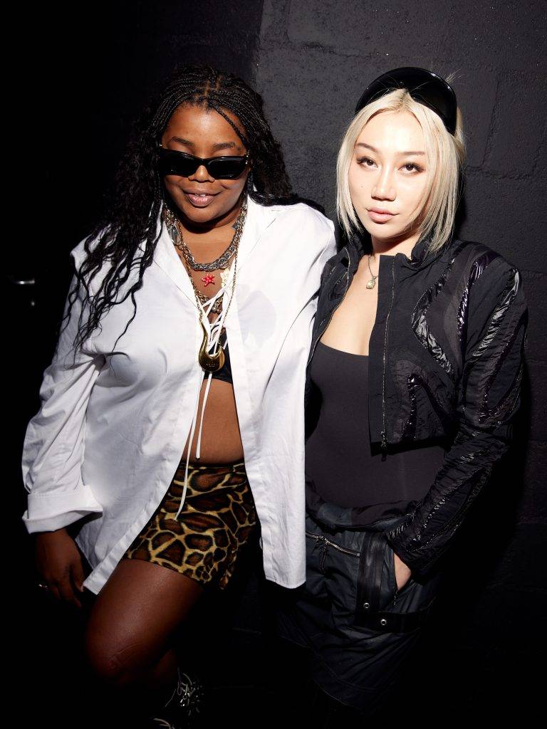  - Izzy Du débarque dans la capitale de la mode