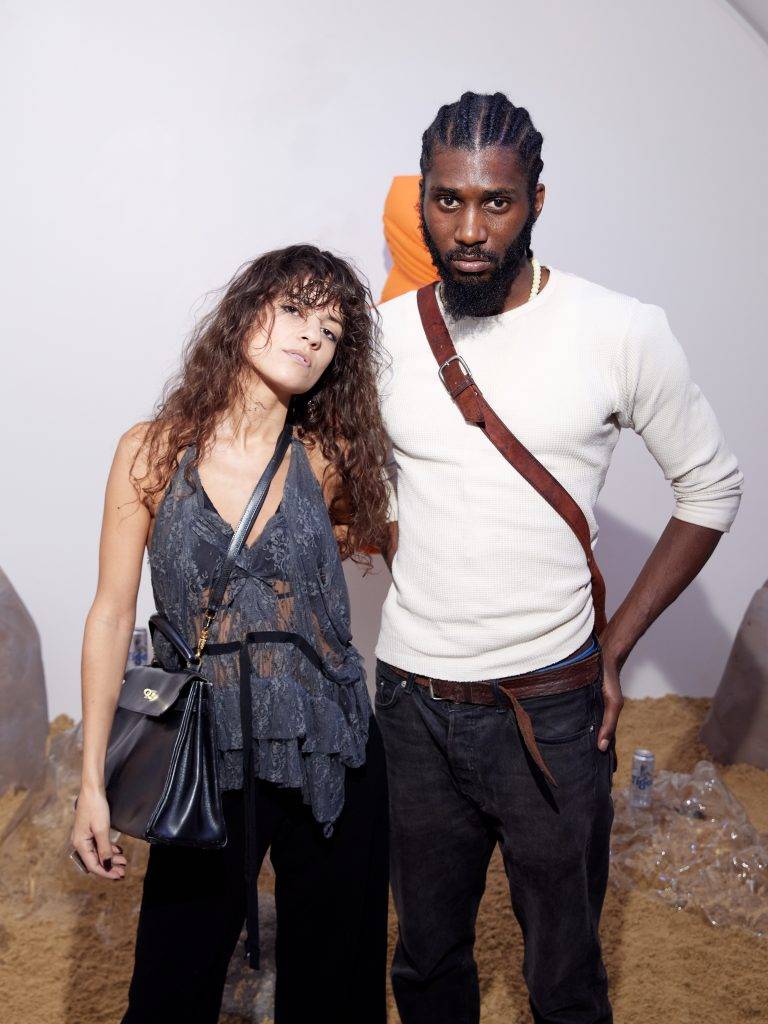  - Izzy Du débarque dans la capitale de la mode