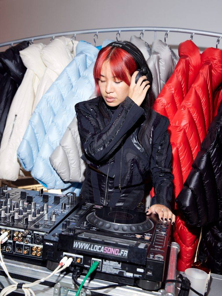  - Izzy Du débarque dans la capitale de la mode